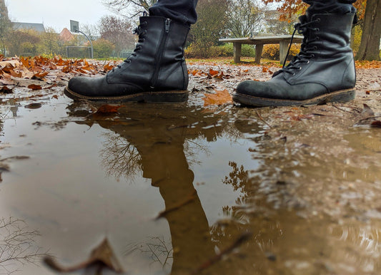 10 Tips to Keep Feet Dry on a Rainy Day